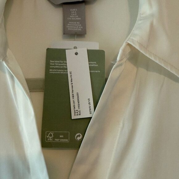 NWT H&M CREAM OFF-WHITE SATIN-Y BLOUSE BUTTON UP COLLAR SIZE SMALL OFFICE WORK - Picture 3 of 9